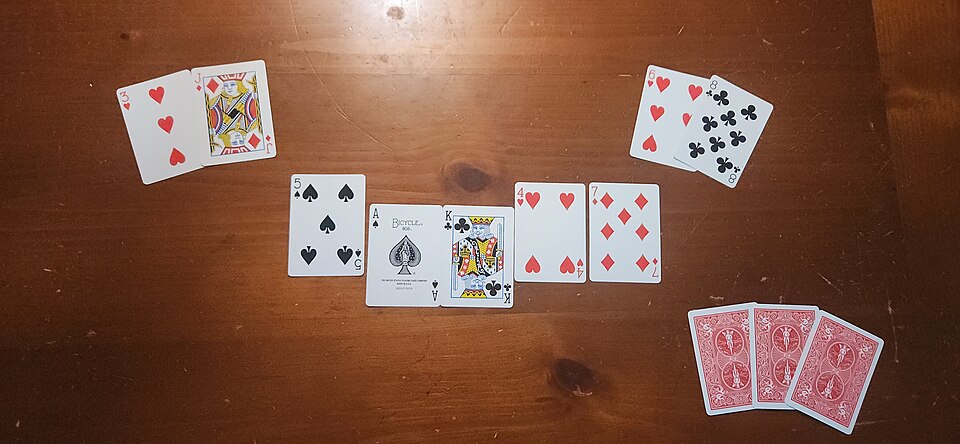 https://www.reddit.com/r/poker/comments/1tzu7wn/anyone_else_struggle_to_explain_how_poker_is/ - 【玩家心声】德州扑克与赌博有何不同?一位玩家与家人的真实对