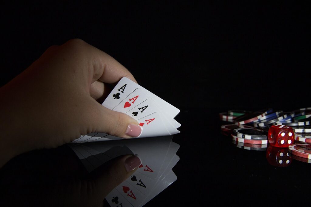 https://www.reddit.com/r/poker/comments/1u7u56m/shortstack_mtt_spot_are_you_still_flatting_here/ - MTT短码决策:翻前跟注还是全下?三个关键判断要素