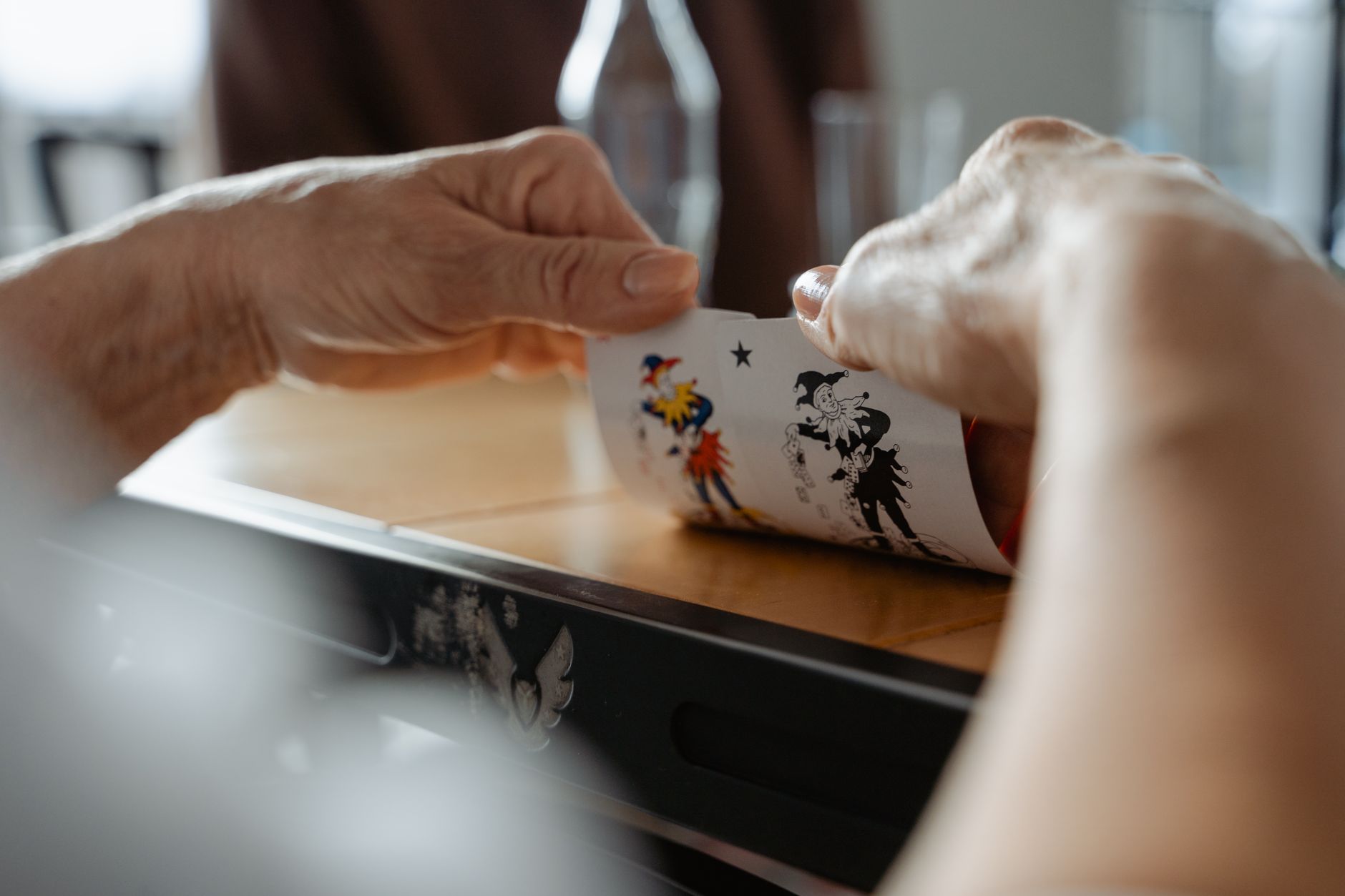 扑克赛事重购规则详解：何时重购、何时放弃，优化你的参赛策略（实战示例）