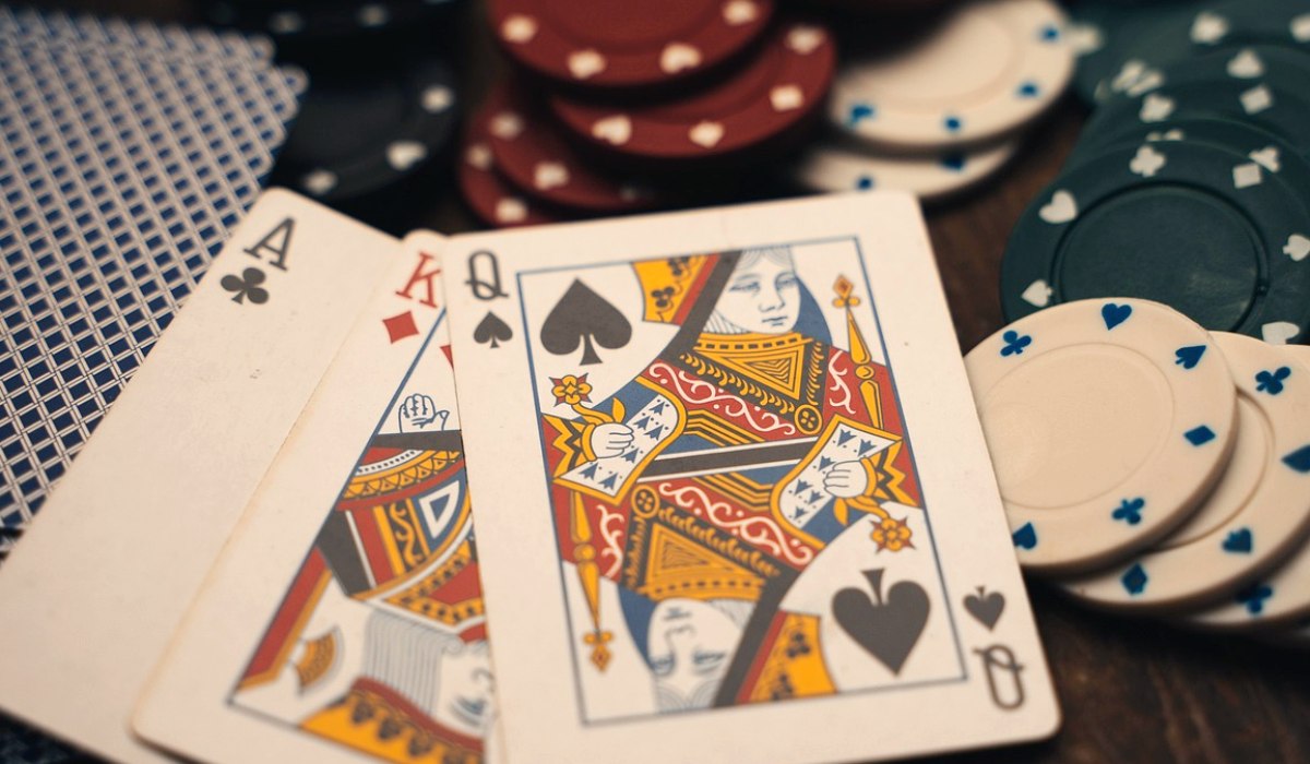 https://www.reddit.com/r/poker/comments/1uta2il/hiring_shortform_poker_video_editor_reelstiktok/ - 德扑视频剪辑师招聘解读:内容创作者如何提升策略表达的